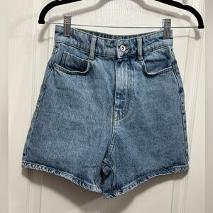 Zara high waisted mom jeans shorts women’s 0 light denim wash classic blue beach